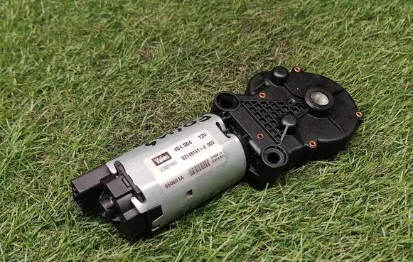 Ford Focus Seat adjustment motor 821481414 050601A