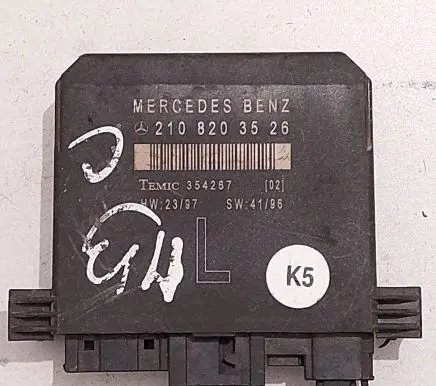 Mercedes-Benz C W202 Door control unit/module 2108203526 354267
