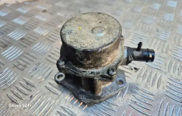 Nissan Qashqai Vacuum pump 8201005306