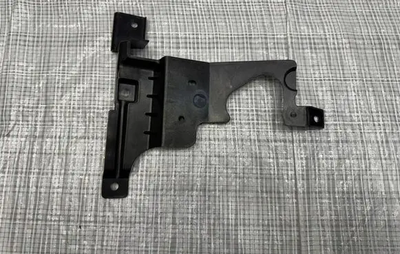 Maserati GranTurismo Radiator mount bracket 670179734