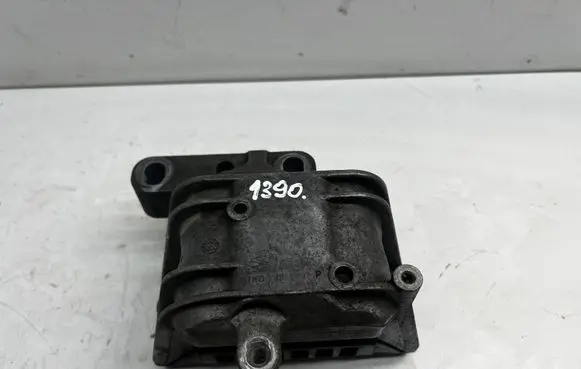 Volkswagen PASSAT B6 Engine mount bracket 1K0199262P
