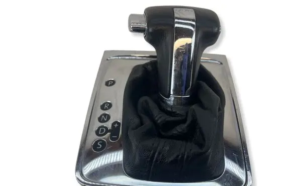 Volkswagen PASSAT B6 Gear lever shifter trim leather/knob 3C1713203A