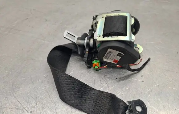 Mercedes-Benz E W211 Rear seatbelt 561187101