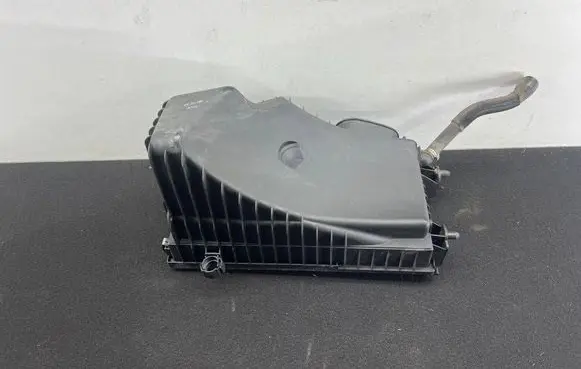 Audi Q7 4L Air filter box cover 7L6129857