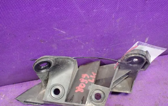 Seat Altea XL Front bumper mounting bracket 5P8807347