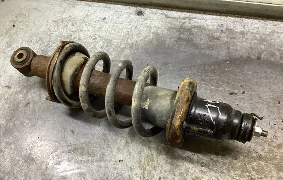 Honda CR-V Rear shock absorber with coil spring 