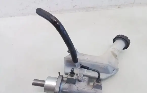 Nissan Note (E11) Master brake cylinder