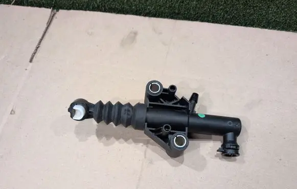 Opel Vivaro Clutch master cylinder 511068610 2D05C