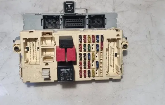Fiat Punto (188) Fuse module 46798451