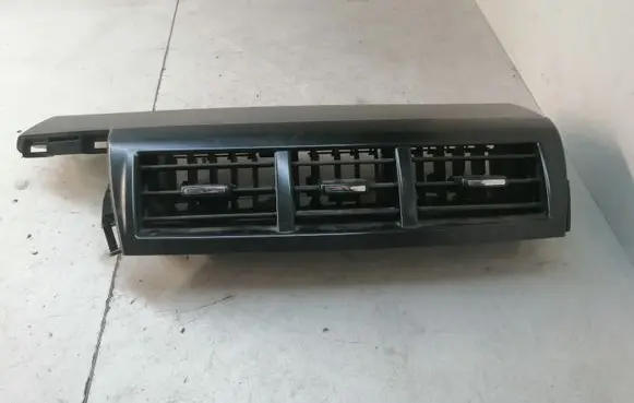 Toyota Prius+ (ZVW40) Dash center air vent grill 5568647090 5567047100