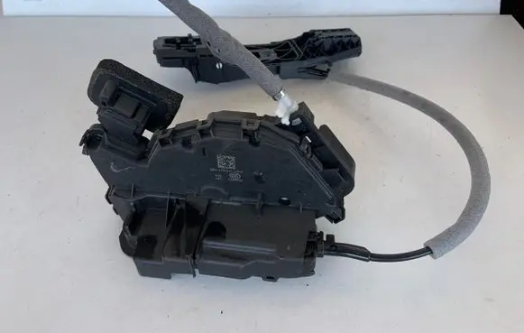 Audi Q3 F3 Front door lock 5TB837016A 83A837085 8V0839885