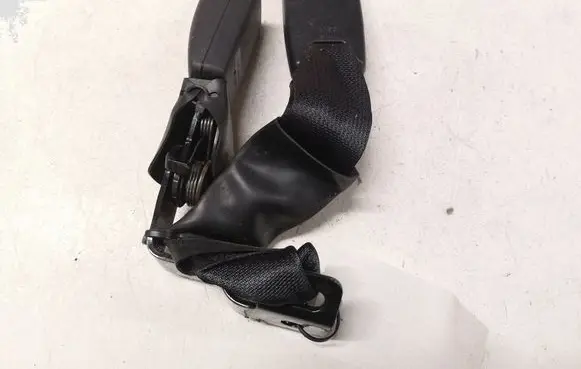 Toyota Avensis T250 Rear seatbelt buckle 060104