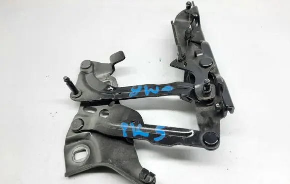 Engine bonnet/hood hinges
