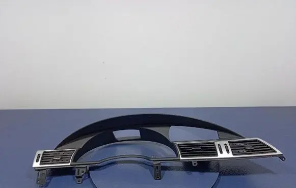 Chrysler Pacifica Side skirt rear trim F1014B2011
