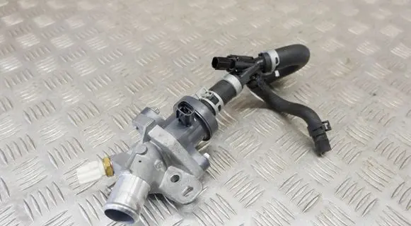Toyota Prius (XW50) Engine coolant pipe/hose 1633137090 1667137010 1628837010