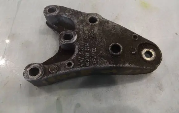 Seat Ibiza III (6L) Engine mount bracket 6Q0199185M