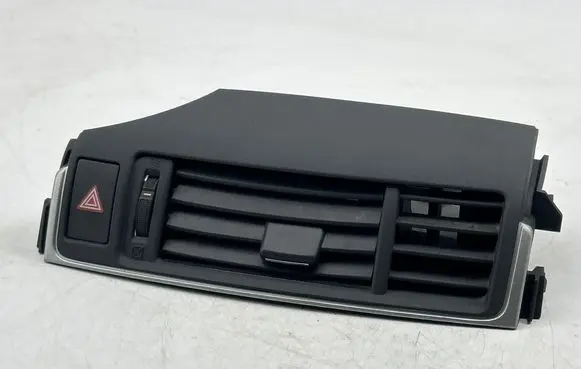 Toyota Verso Dash center air vent grill 556700F030