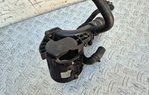 Mercedes-Benz Vito Viano W447 Fuel filter bracket/mount holder A6512001556 A6512001432 A6512031382