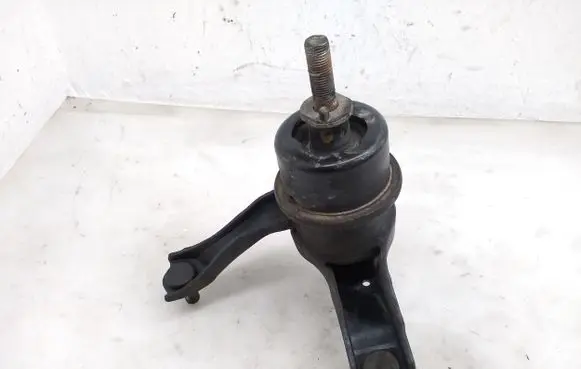 Toyota Camry Engine mount bracket