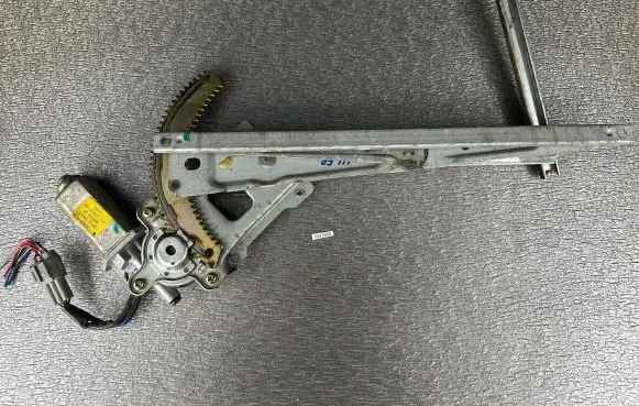 Nissan Patrol Y61 Front window lifting mechanism without motor 80721VB000 80731VB910