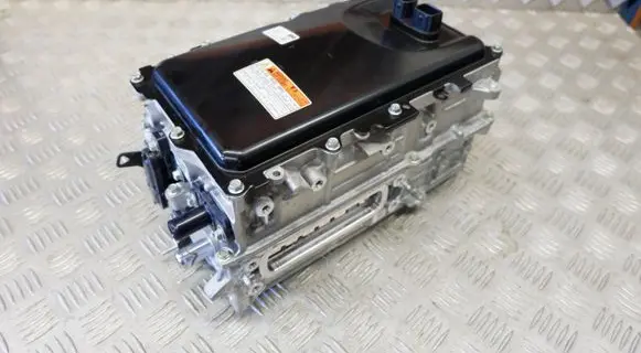 Voltage converter inverter