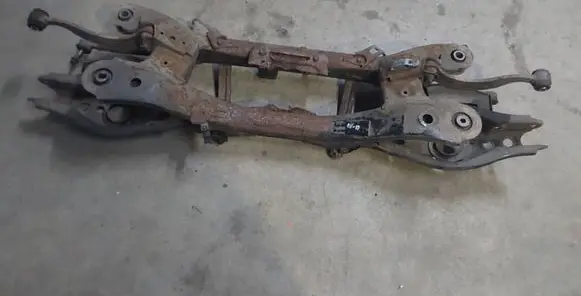 Toyota Avensis T270 Rear axle beam 