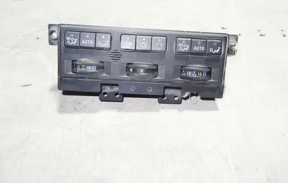 BMW 8 E31 Climate control unit 64111392081 1392081