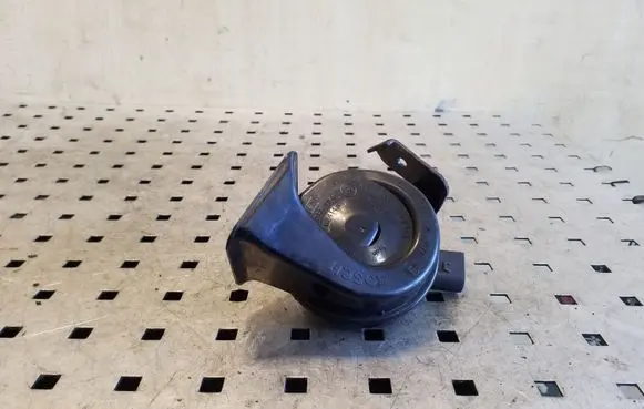Audi A3 S3 8P Horn signal E9024148