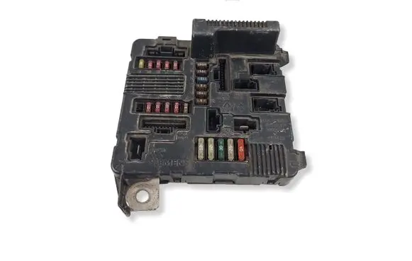 Renault Laguna II Fuse module 8200306032C