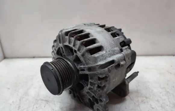 Volkswagen Golf VI Generator/alternator 03L903023A