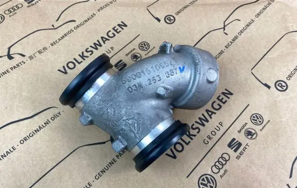 Volkswagen Arteon Turbo air intake inlet pipe/hose 03N253367