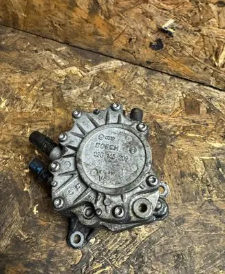 Volkswagen PASSAT B6 Vacuum pump 03G145209D 270510B2