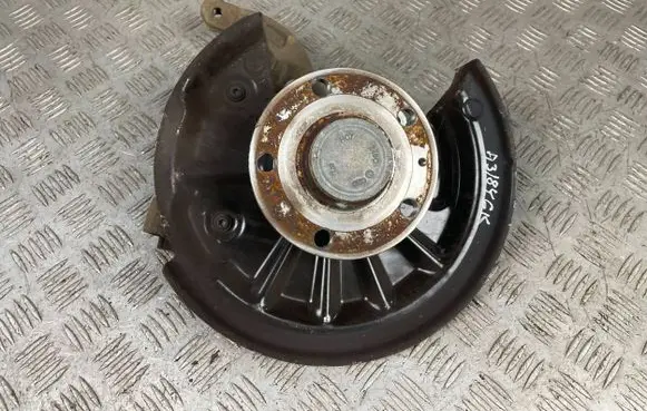 Rear wheel hub