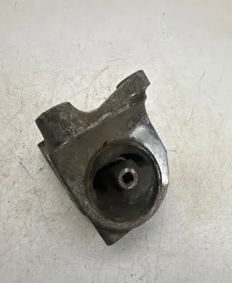 Nissan Almera Tino Engine mount bracket