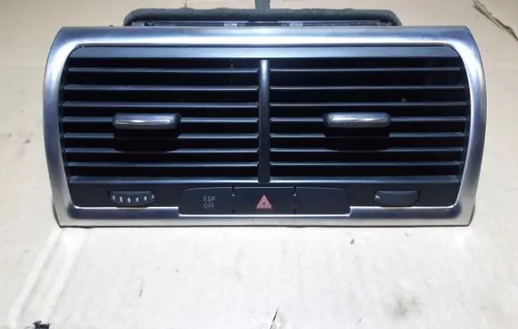Audi Q7 4L Dash center air vent grill