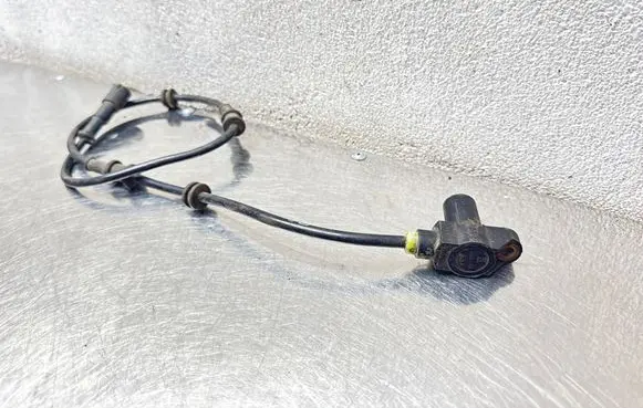 Opel Vectra B ABS brake wheel speed sensor 90464775 340804059003
