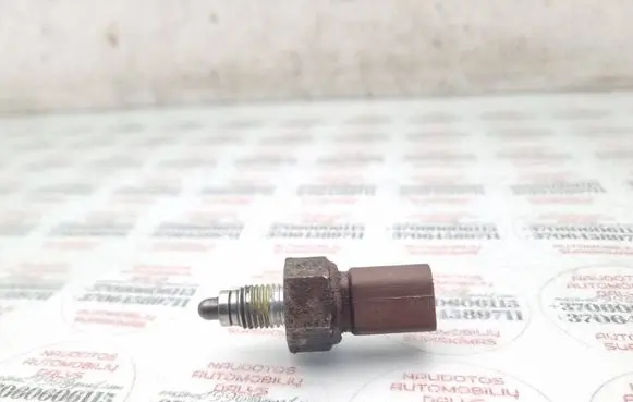 Volkswagen PASSAT B6 Reversing light switch sensor 02T945415P