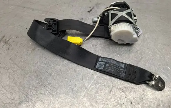 Volkswagen PASSAT B7 Front seatbelt 3C1857706R