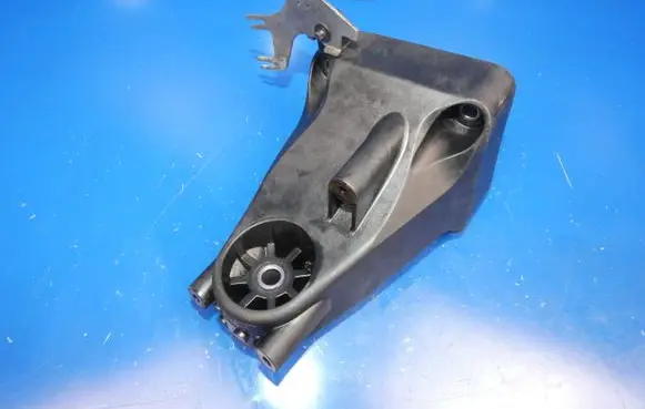 Engine mount bracket