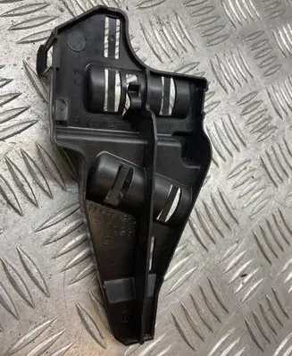 Volkswagen PASSAT B6 Gear shift cable bracket 3C1819259