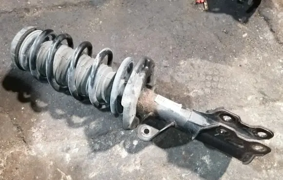 Buick Encore I Front shock absorber with coil spring 95266855