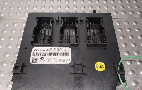 Skoda Octavia Mk2 (1Z) Comfort/convenience module 1K0937087J