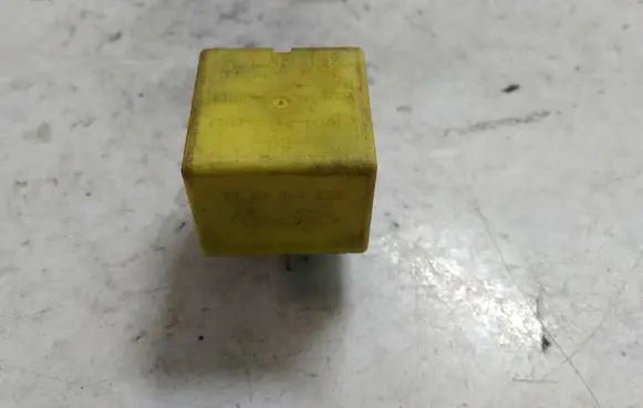 Renault Scenic I Other relay 7700844253