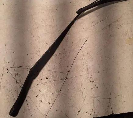 Front wiper blade arm