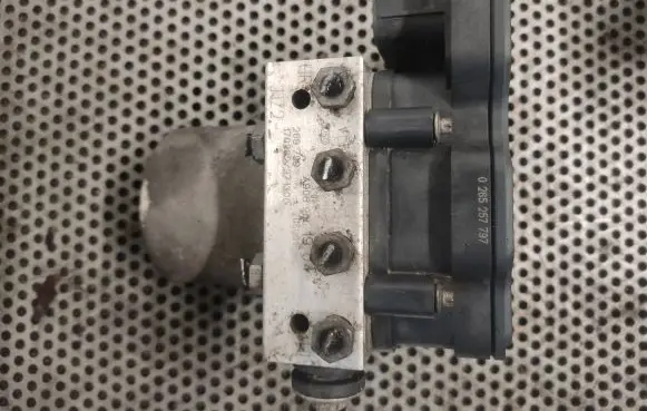 Mercedes-Benz Sprinter W906 ABS Pump 0265257797
