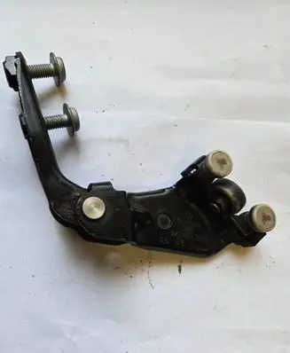 Volkswagen Caddy Sliding door middle roller runner 2K0843335A