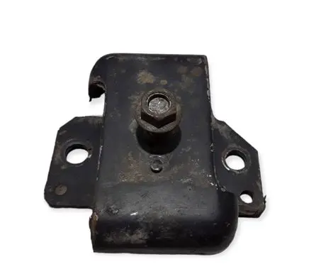 Nissan Patrol Y61 Engine mount bracket