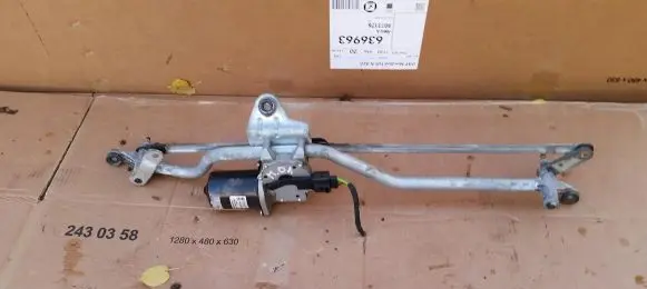 Volkswagen Multivan T5 Front wiper linkage and motor 7E1955113