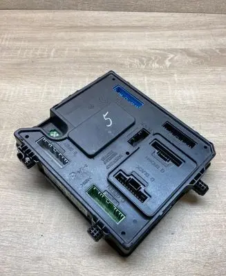 Renault Megane III Central body control module 284B13640R