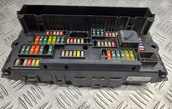 BMW 7 F01 F02 F03 F04 Fuse module 9234421 923442101
